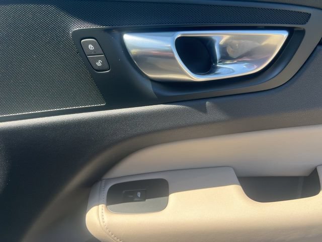 Used 2026 Volvo XC60 B5 Plus w/ Climate Package AWD/4WD image 31