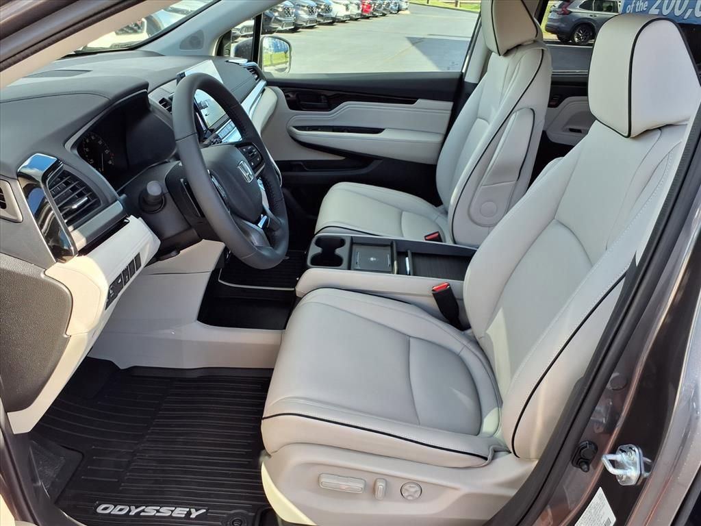 New 2026 Honda Odyssey Touring image 13