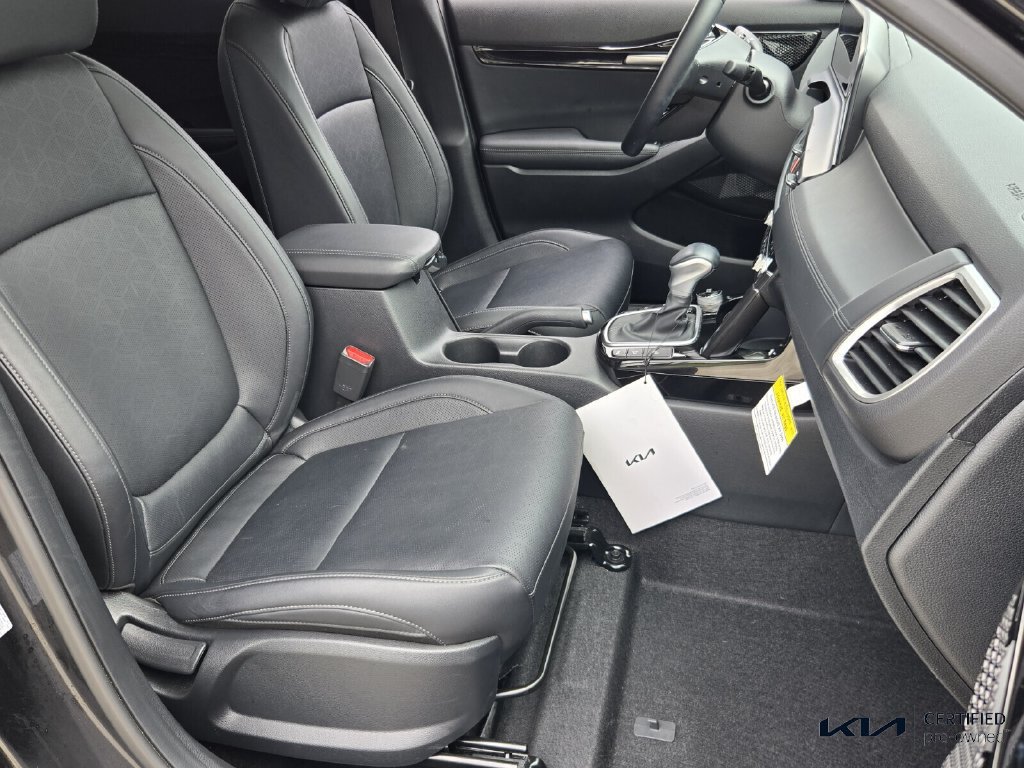 Certified 2025 Kia Seltos EX FWD image 16