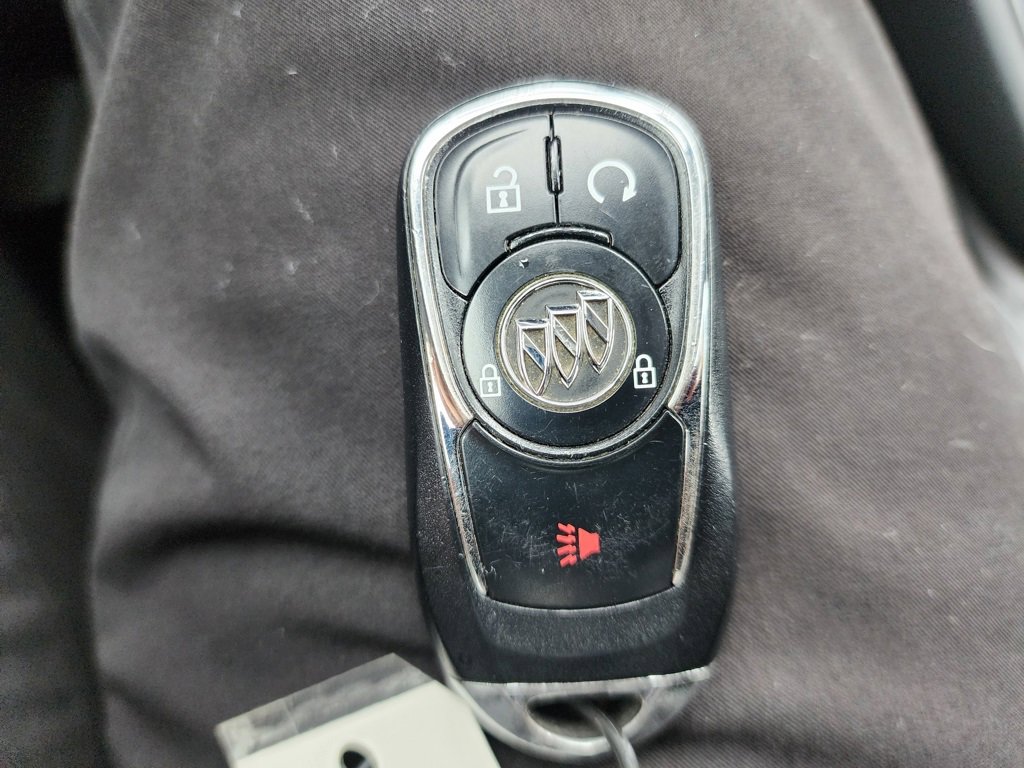 Used 2021 Buick Encore Preferred image 40