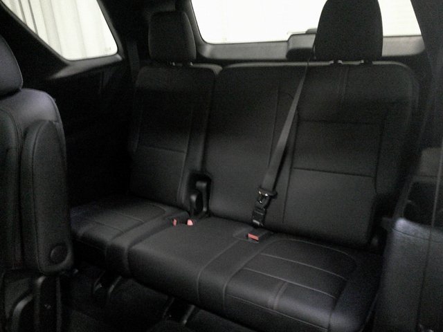 Used 2023 Chevrolet Traverse RS image 18