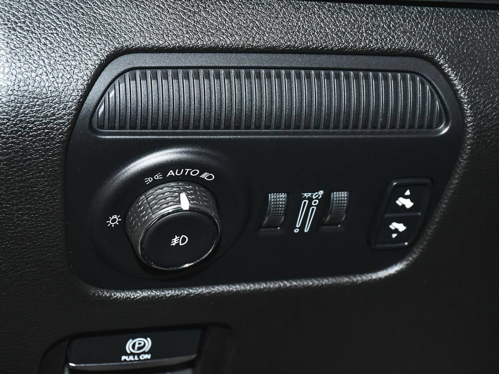 Used 2023 Jeep Wagoneer Series II w/ Convenience Group I AWD/4WD image 17