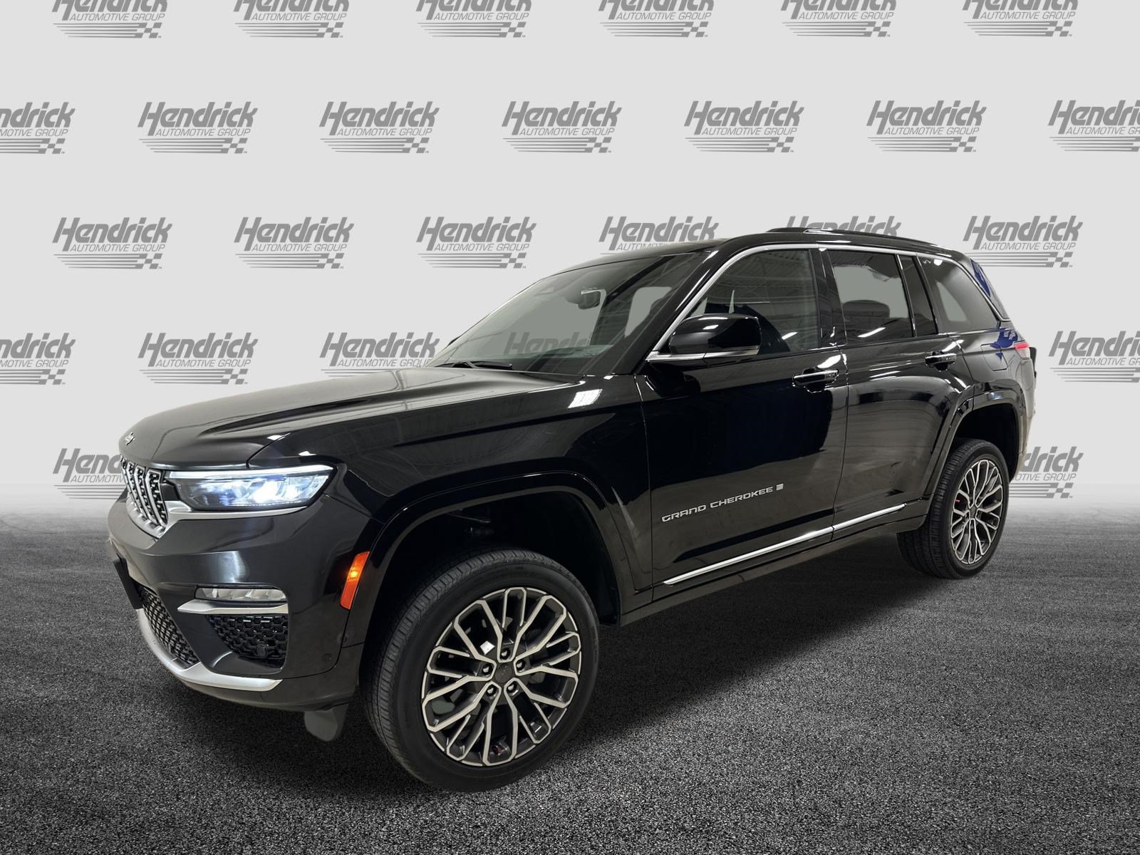 Used 2024 Jeep Grand Cherokee Summit AWD/4WD image 5