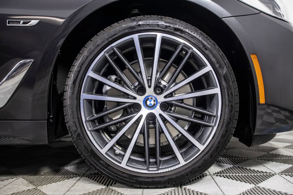 Used 2023 BMW 530e w/ Convenience Package RWD image 39