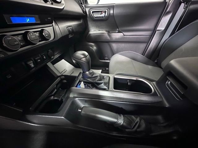 Used 2022 Toyota Tacoma TRD Sport AWD/4WD image 27