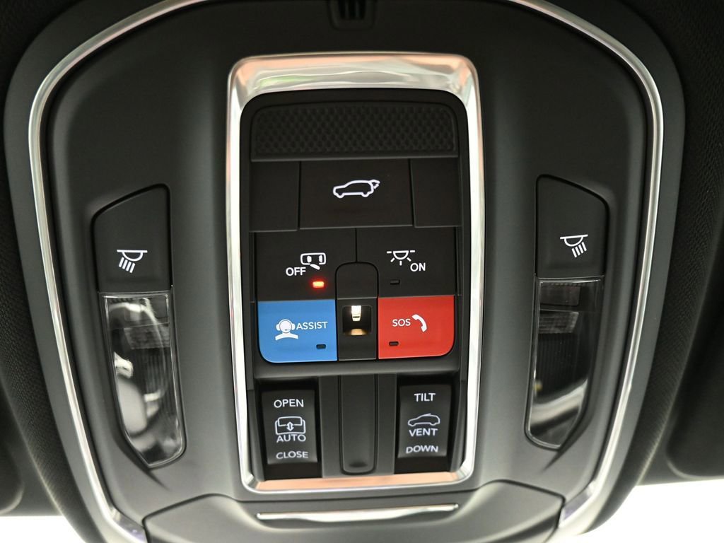 Used 2022 Ford Explorer XLT w/ Equipment Group 202A image 11