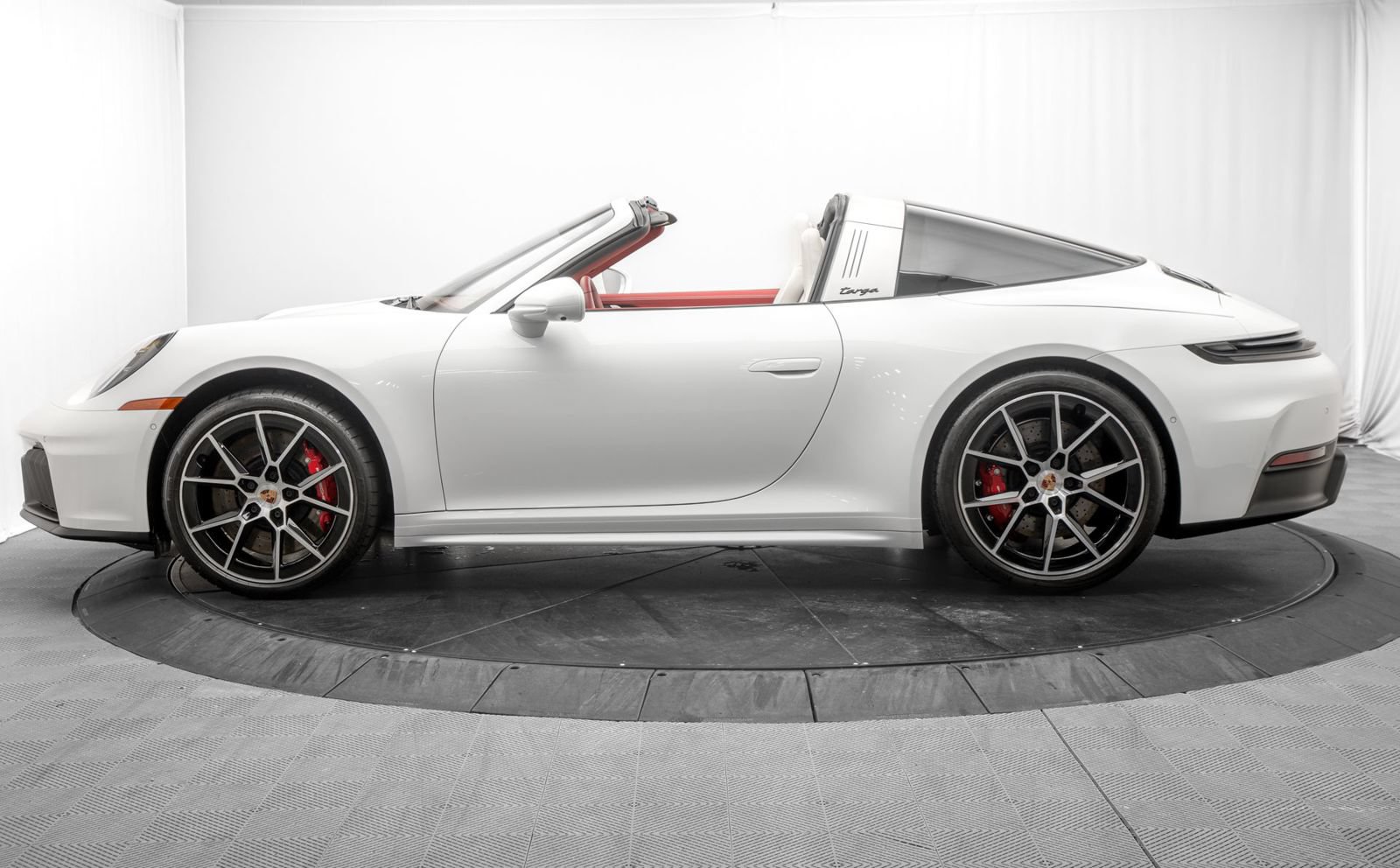 Used 2026 Porsche 911 Targa 4 GTS AWD/4WD image 4