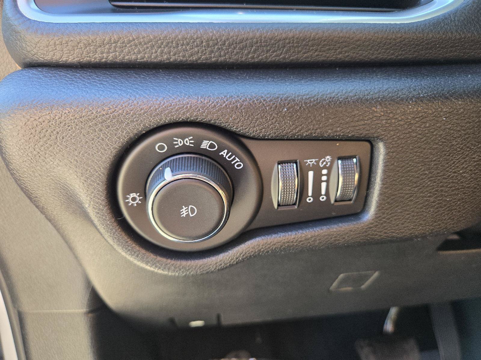 Used 2021 Chrysler Pacifica Pinnacle AWD/4WD image 16