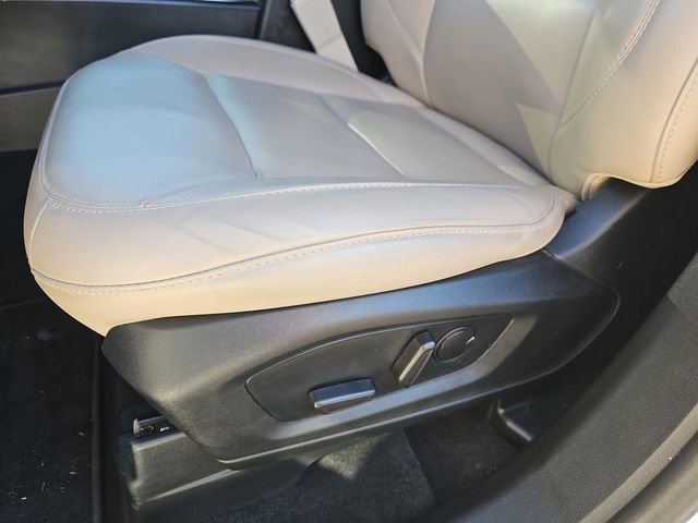 Used 2022 Ford Explorer XLT w/ Equipment Group 202A image 18