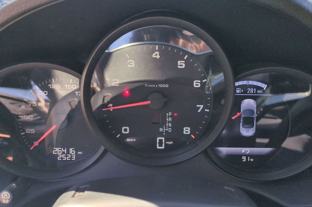 Used 2018 Porsche 718 Boxster image 10