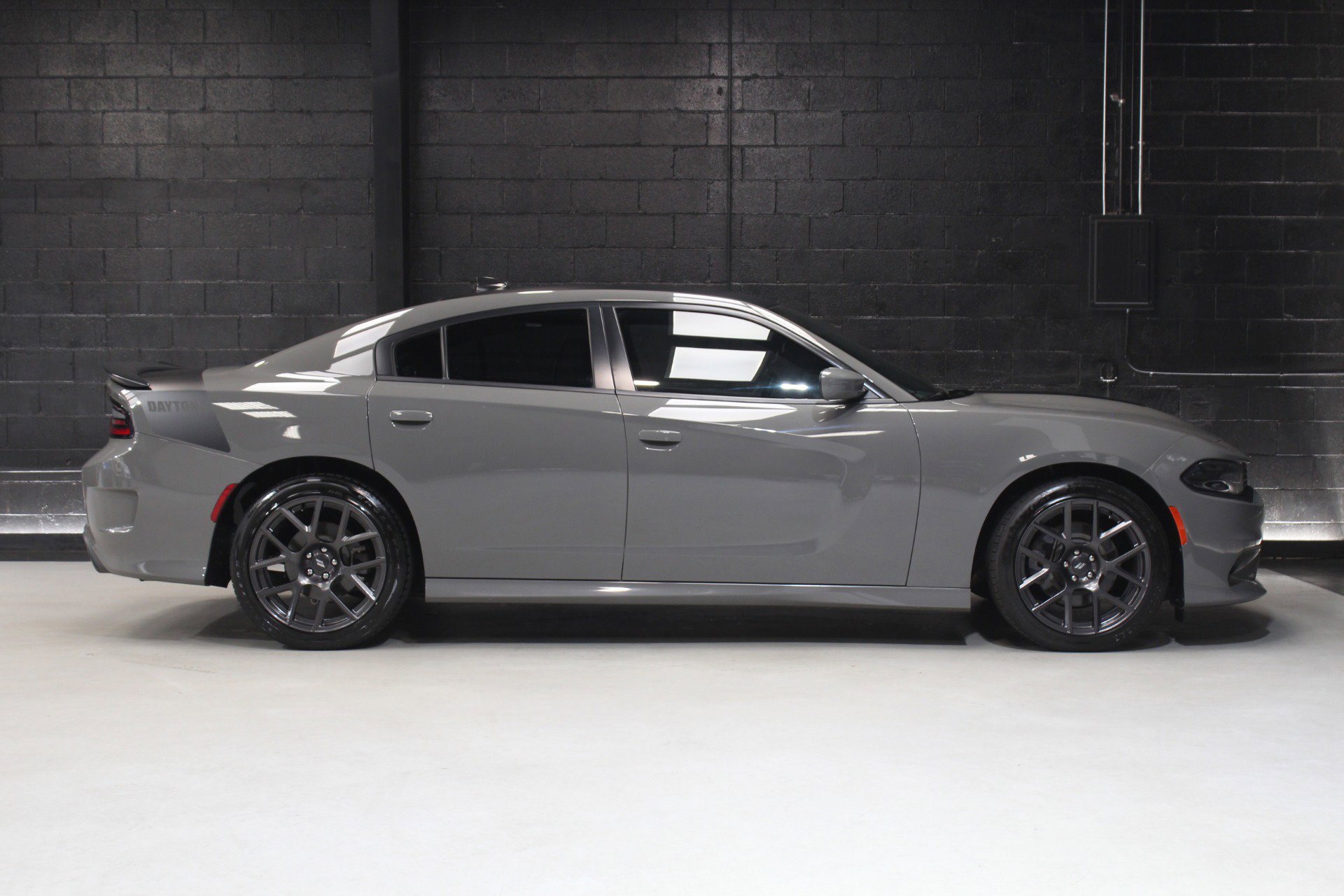 Used 2018 Dodge Charger R/T RWD image 20