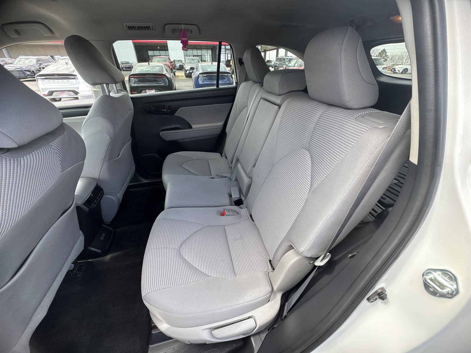 Used 2023 Toyota Highlander LE image 11