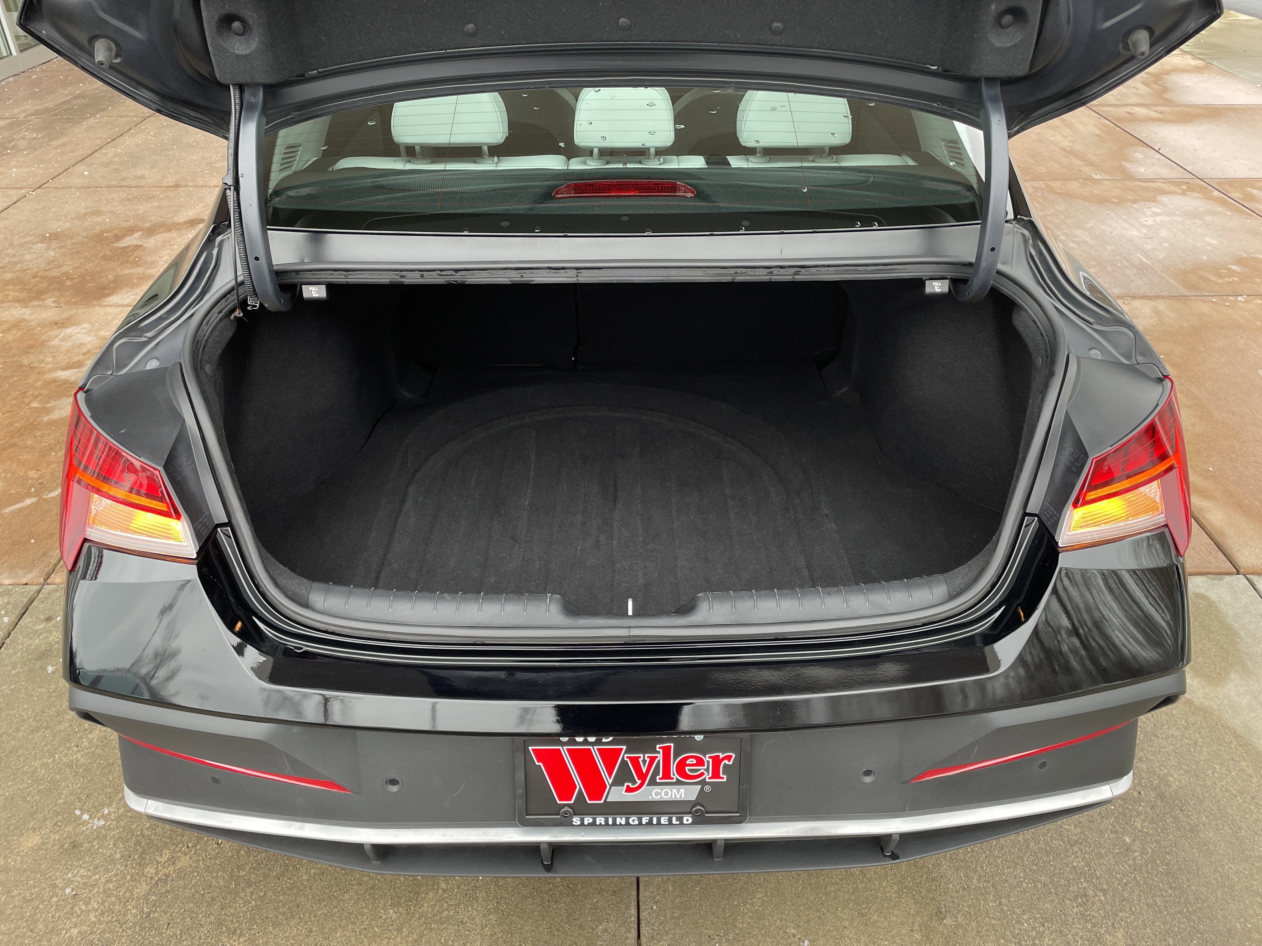 Used 2024 Hyundai Elantra Limited image 24