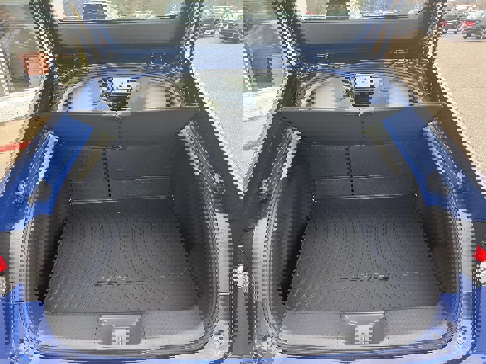 Used 2025 Toyota Prius XLE image 14