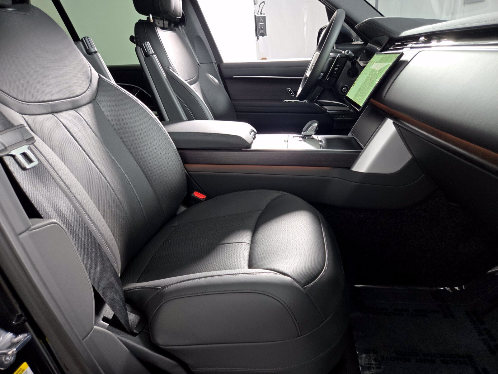 New 2026 Land Rover Range Rover SE AWD/4WD image 3