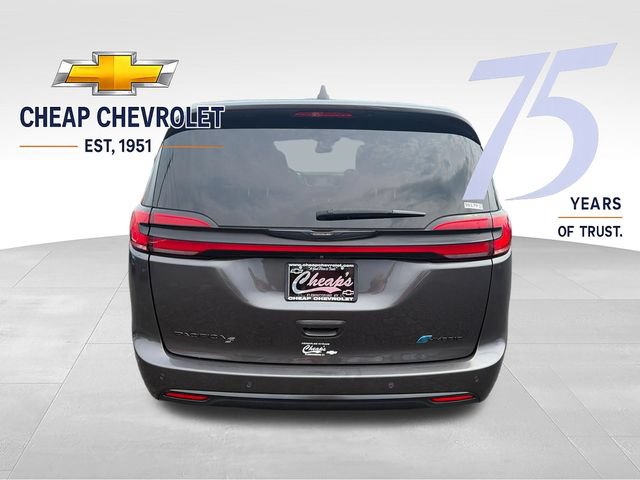 Used 2022 Chrysler Pacifica Touring-L w/ Uconnect Theater Family Group FWD image 4