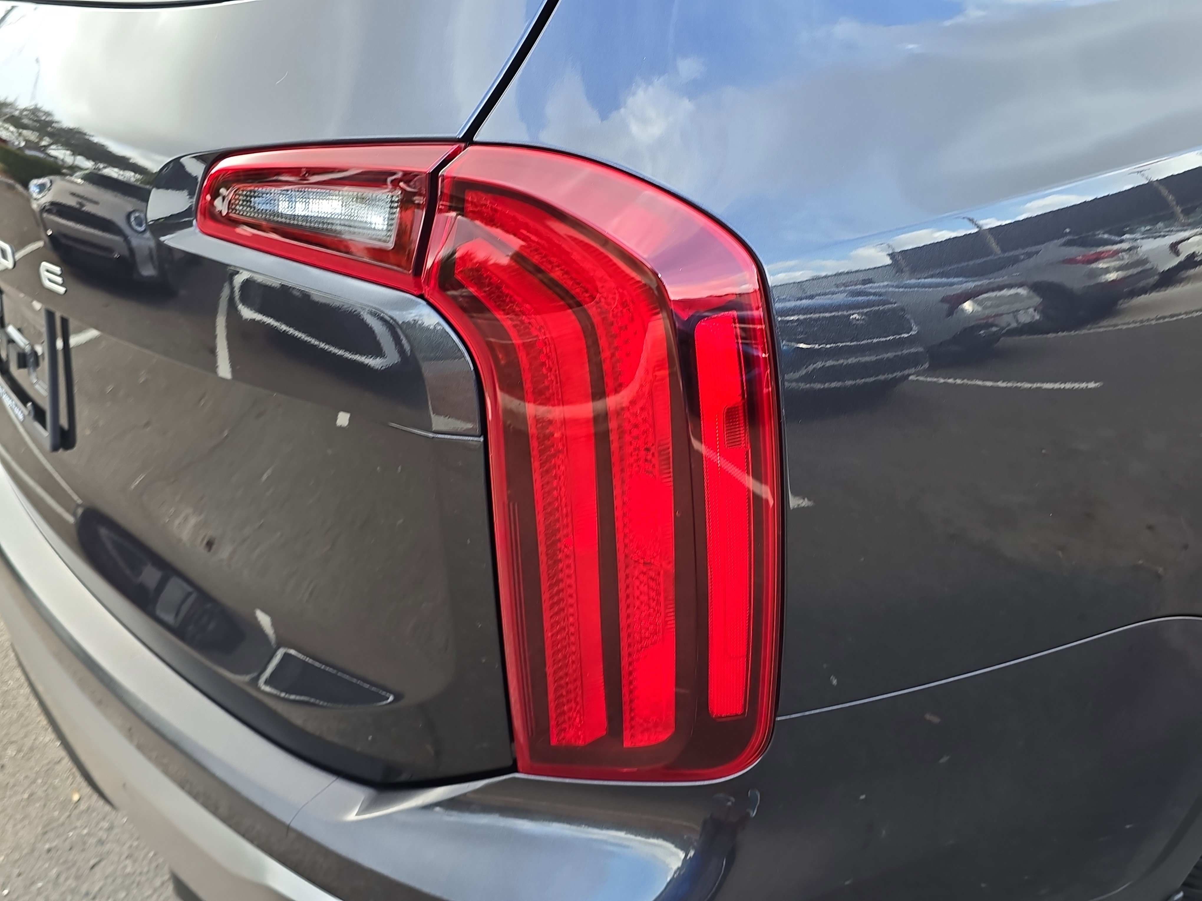 Certified 2025 Kia Telluride LX image 11