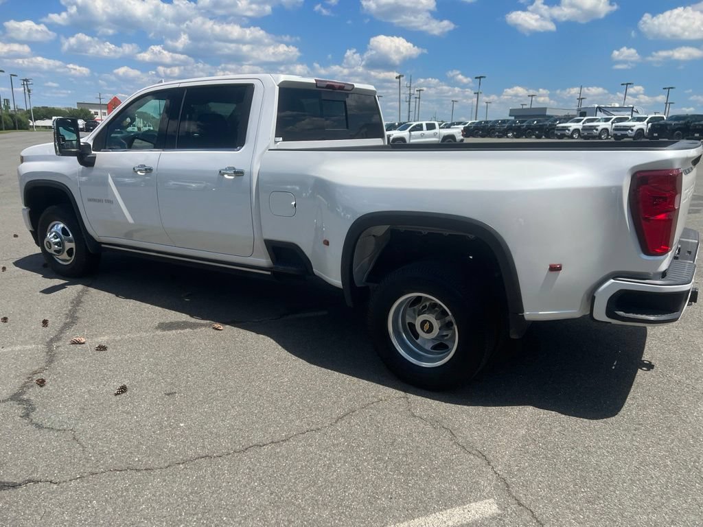 Used 2022 Chevrolet Silverado 3500 High Country w/ Safety Package II AWD/4WD image 2