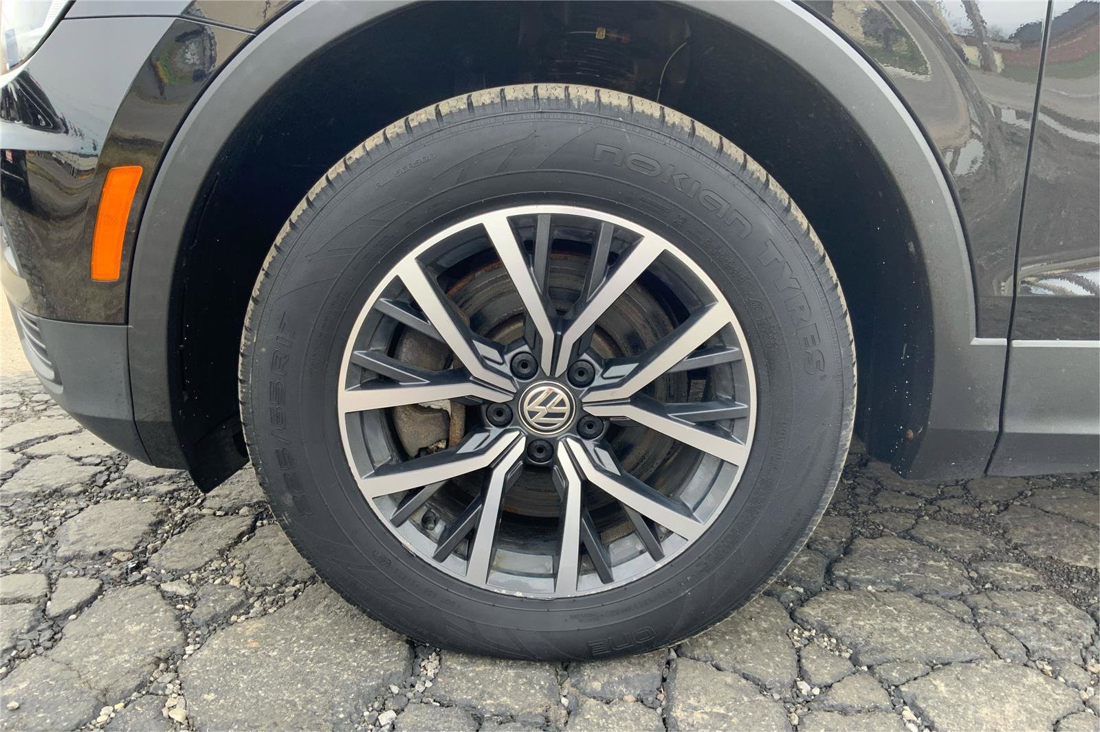 Used 2019 Volkswagen Tiguan SE w/ Panoramic Sunroof Package image 25