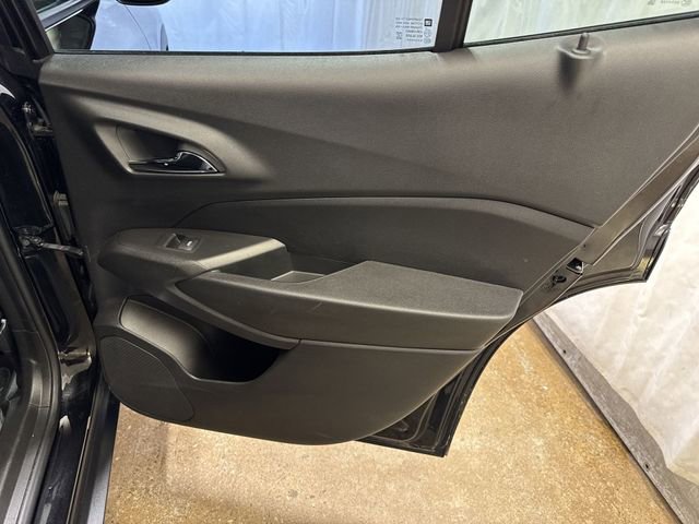 Used 2024 Chevrolet Trax RS w/ Sunroof Package FWD image 25