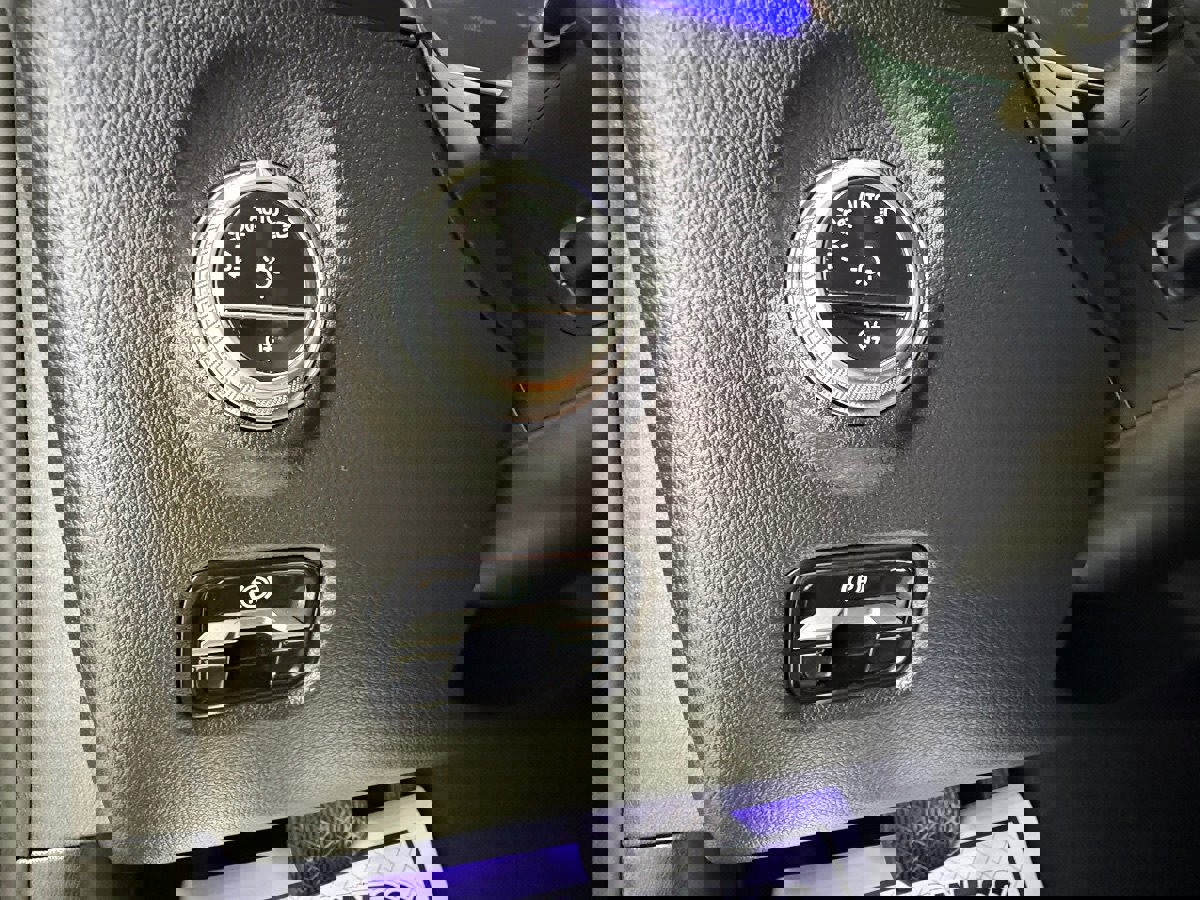 Used 2023 Mercedes-Benz C 300 4MATIC Sedan w/ Exclusive Trim Package image 24