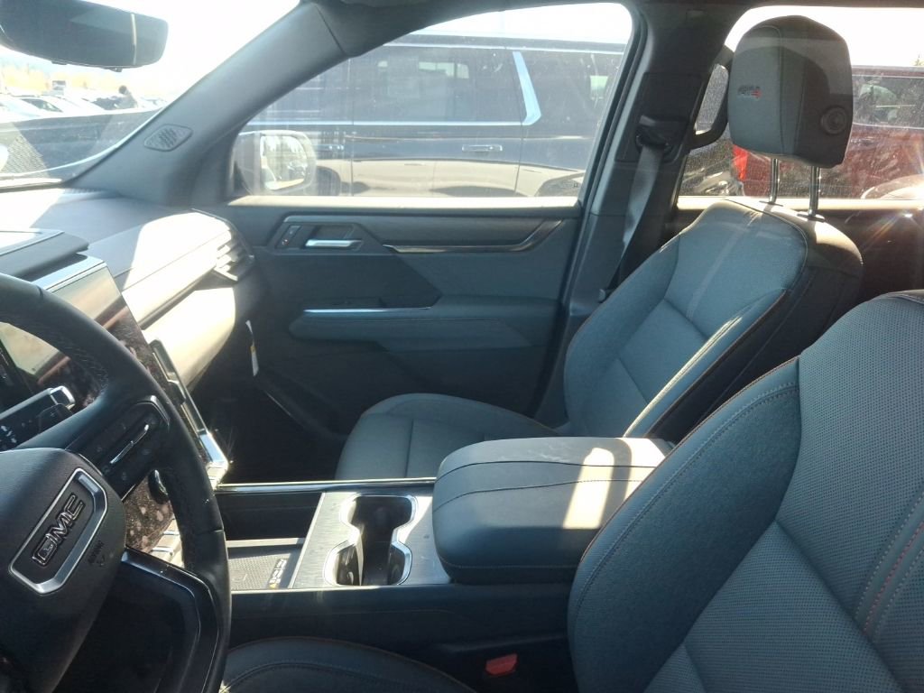 Used 2026 GMC Acadia AT4 image 8