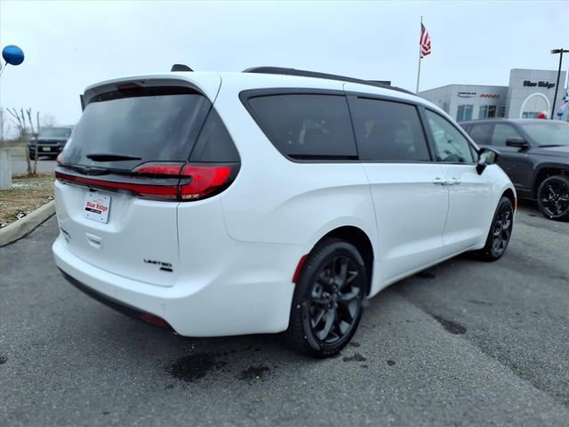 New 2026 Chrysler Pacifica Limited w/ S Appearance Package image 4