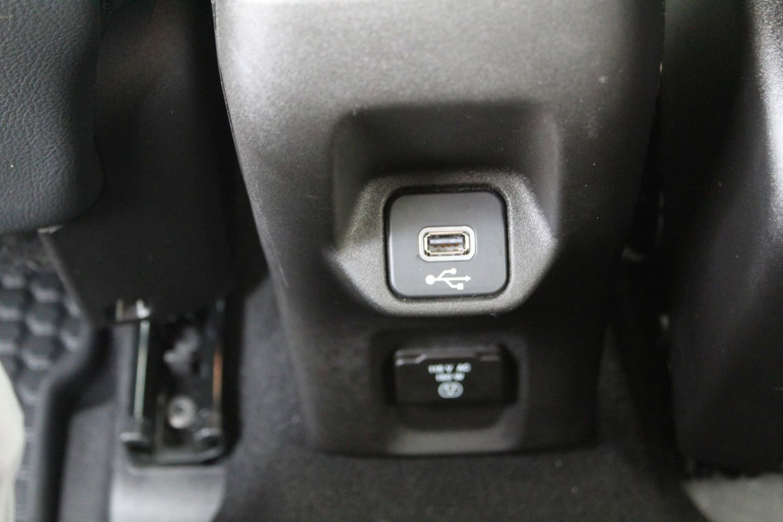 Used 2022 Jeep Renegade Trailhawk image 24