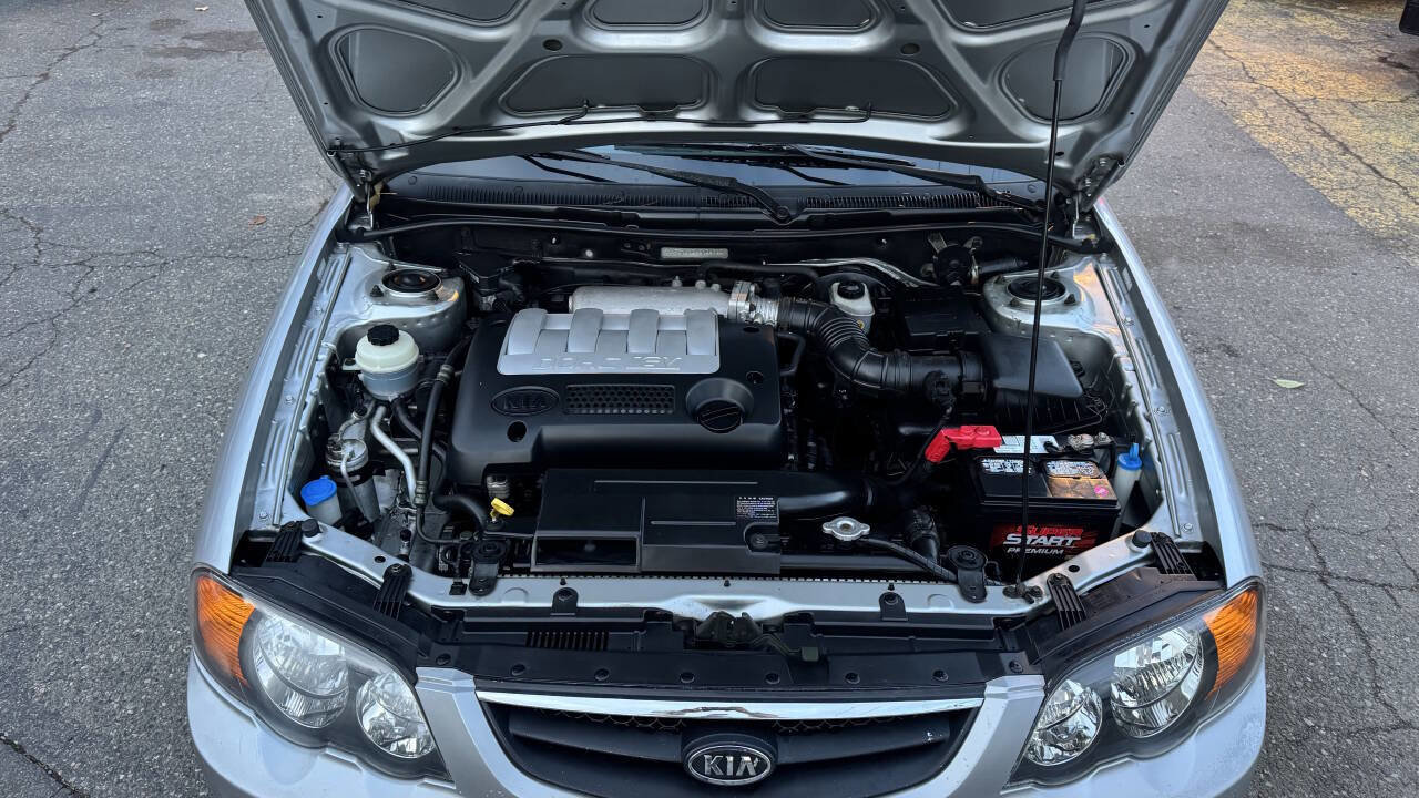 Used 2004 Kia Spectra Hatchback image 13