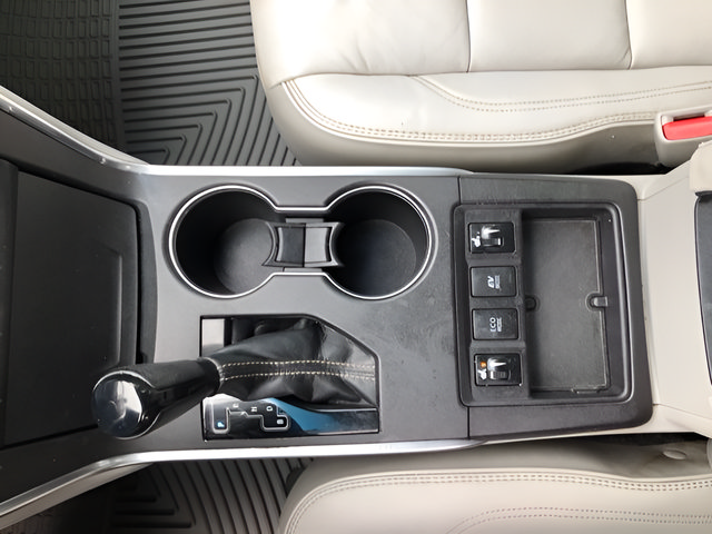 Certified 2017 Toyota Camry XLE FWD image 19