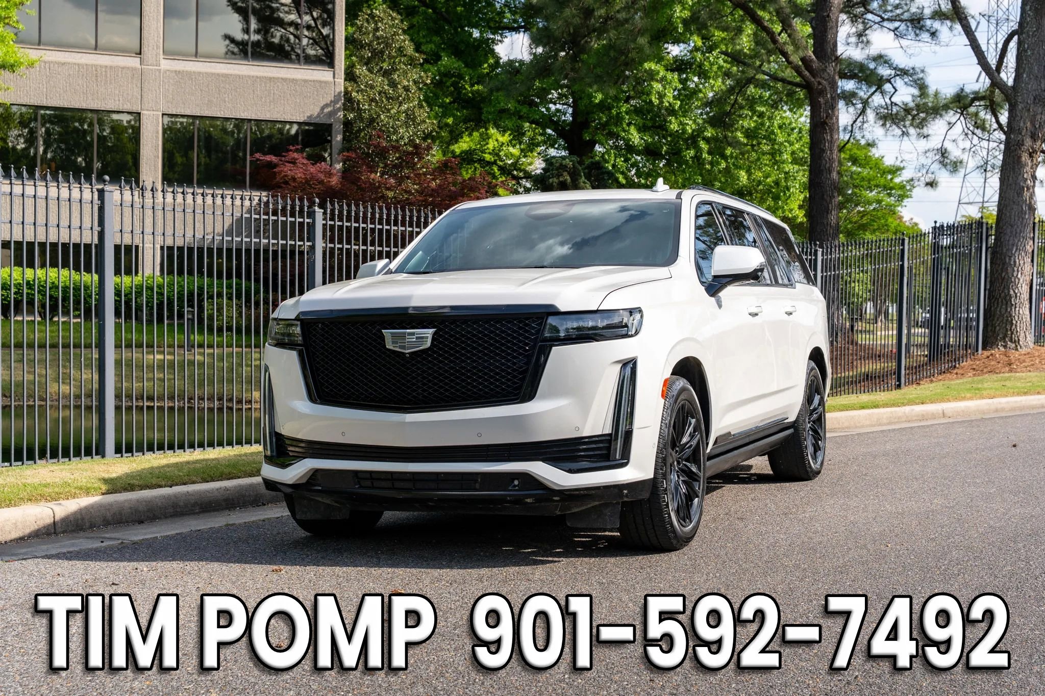 Used 2023 Cadillac Escalade ESV Sport Platinum w/ Heavy-Duty Trailer Package AWD/4WD image 2