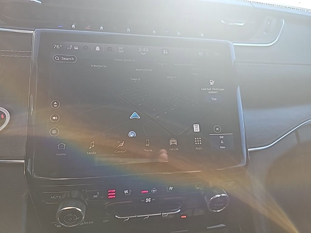 Used 2024 Jeep Grand Cherokee Overland image 34