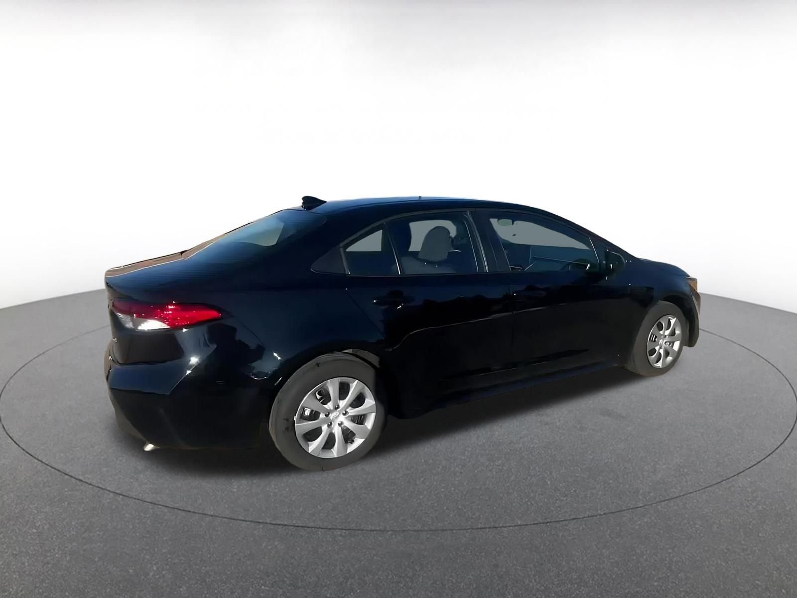 Used 2025 Toyota Corolla LE image 14