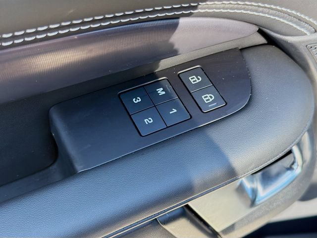 Used 2025 Land Rover Discovery Metropolitan Edition AWD/4WD image 48