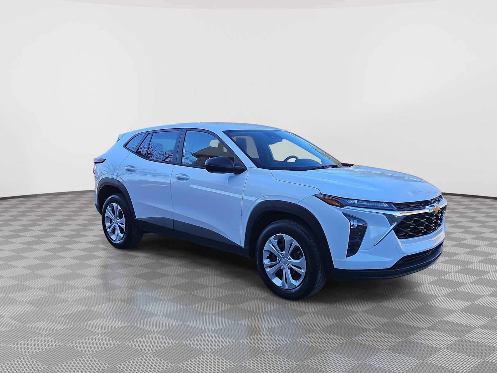 Certified 2025 Chevrolet Trax LS image 2