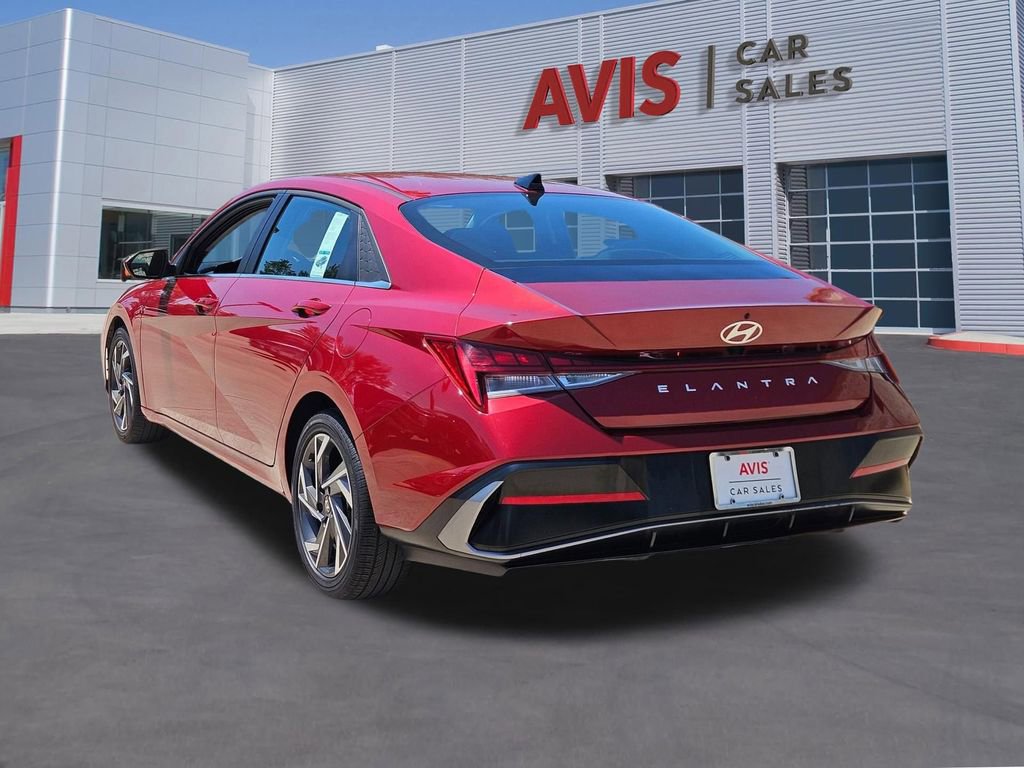 Used 2025 Hyundai Elantra SEL FWD image 3