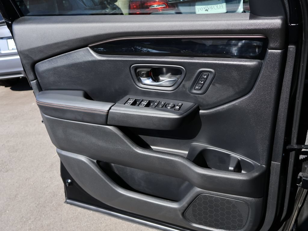Certified 2025 Honda Pilot TrailSport image 32