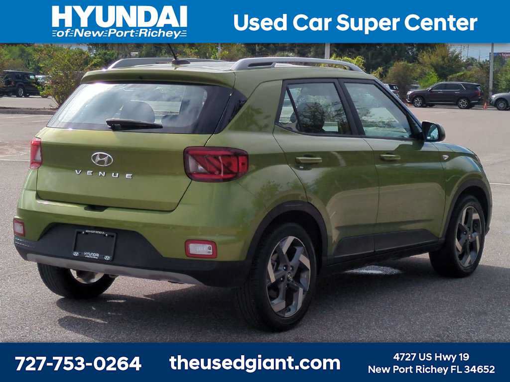 Certified 2024 Hyundai Venue SEL FWD image 5