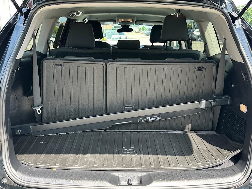 Used 2019 Toyota Highlander LE AWD/4WD image 6