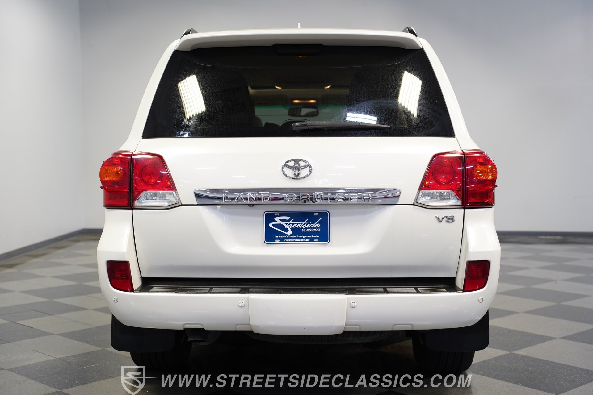 Used 2013 Toyota Land Cruiser AWD/4WD image 25