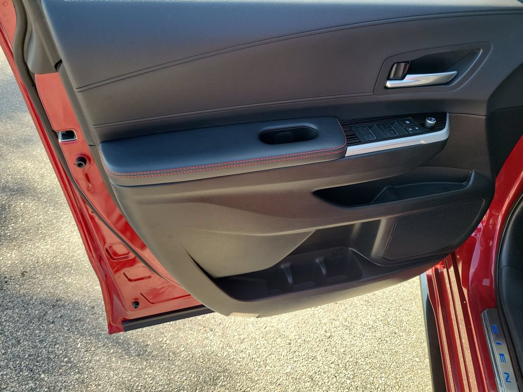 Used 2025 Toyota Sienna XSE FWD image 19