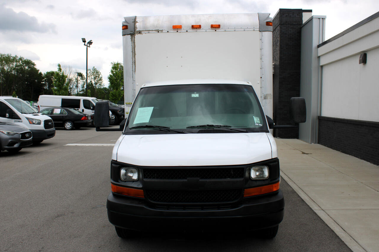 Used 2010 Chevrolet Express 3500 Extended image 2