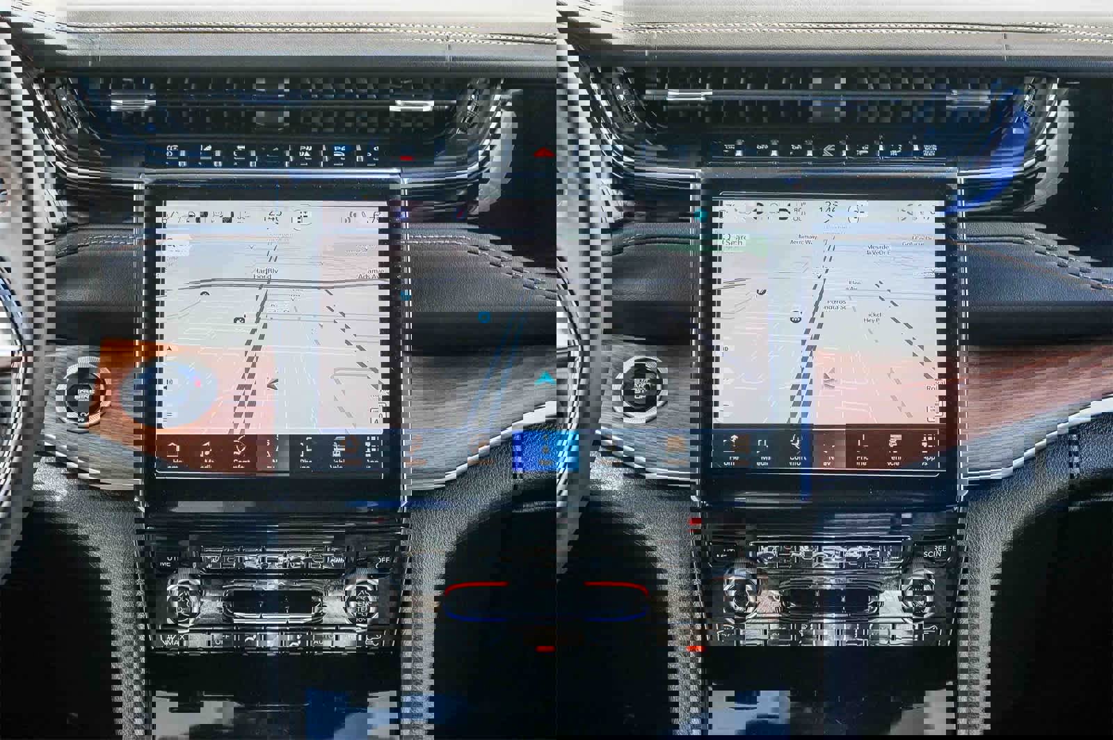 Used 2022 Jeep Grand Cherokee Summit w/ Advanced Protech Group IV image 13