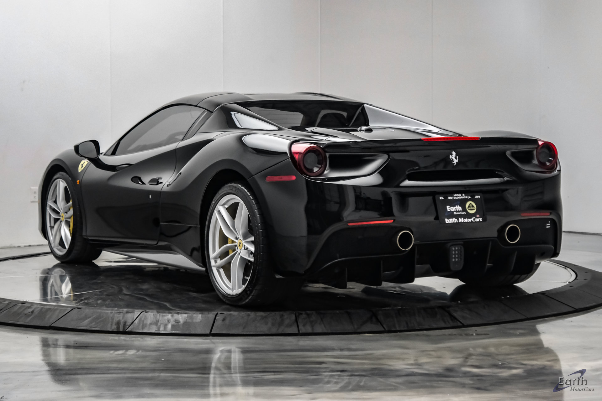 Used 2018 Ferrari 488 Spider RWD image 14