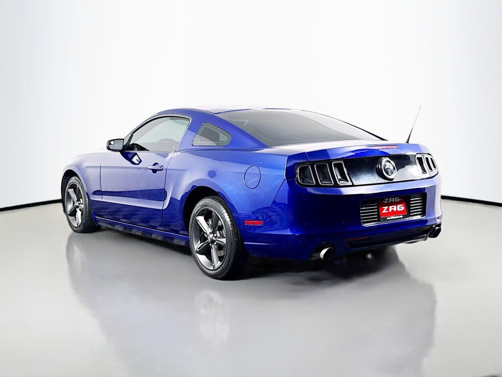 Used 2014 Ford Mustang Coupe image 3