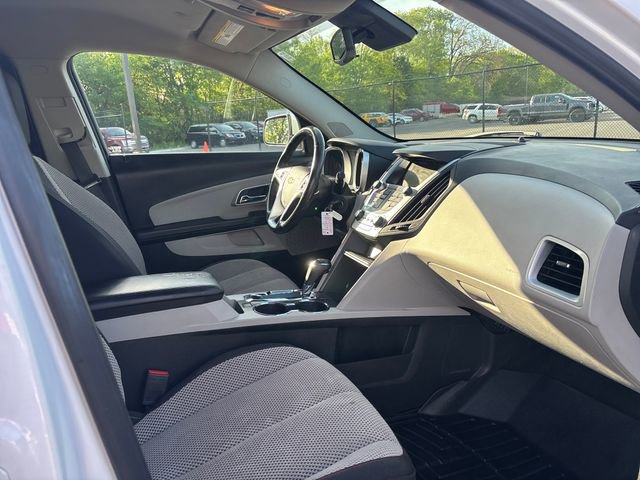 Used 2017 Chevrolet Equinox LT w/ Convenience Package image 9