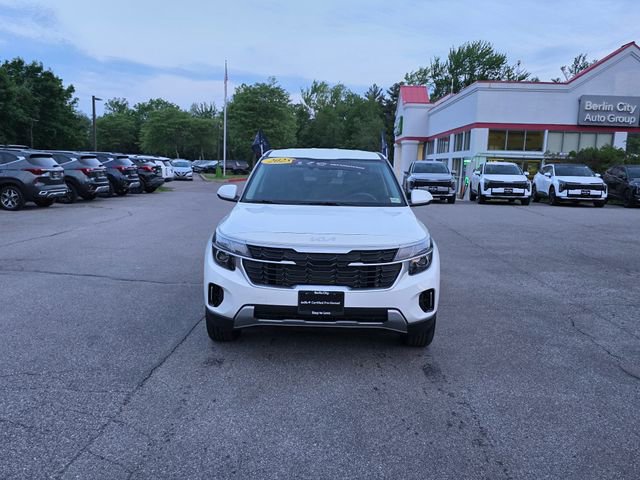 Certified 2025 Kia Seltos LX AWD/4WD image 3