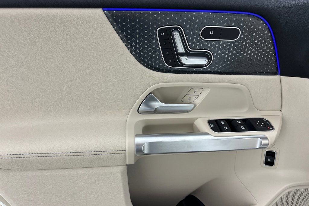 Certified 2024 Mercedes-Benz GLB 250 4MATIC image 11