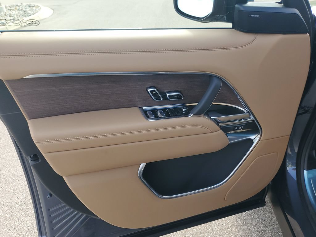New 2026 Land Rover Range Rover Long Wheelbase SE AWD/4WD image 7