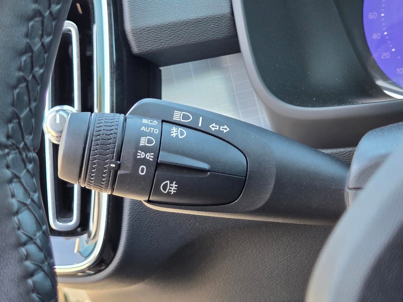 Certified 2025 Volvo XC40 B5 Core image 23